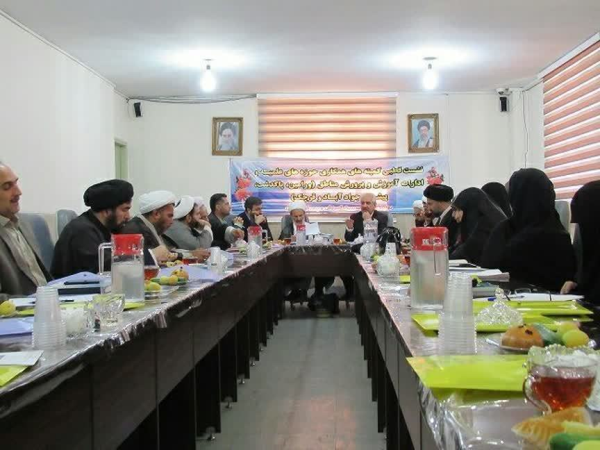  نشست کمیته همکاری های شهرستان های استان تهران در ورامین برگزار شد.