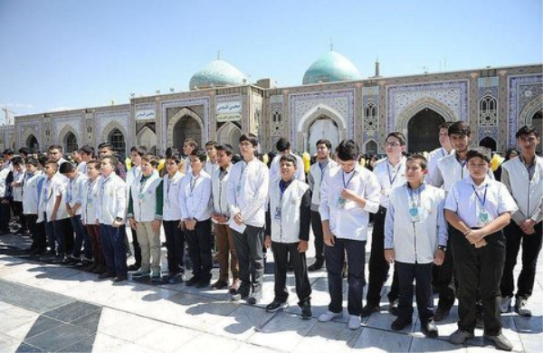  ۵۰ هزار دانش آموز فعال  در عرصه نماز به حرم رضوی مشرف می شوند