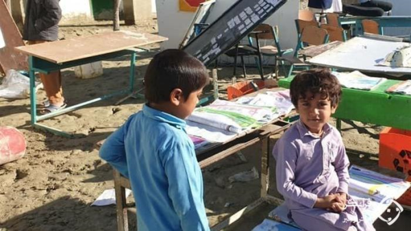 حضور طلاب جهادگر در مدارس مناطق سیل زده سیستان و بلوچستان