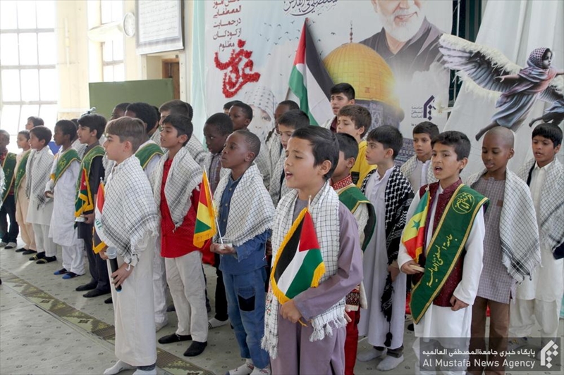 تجمع اعتراضی دانش‌آموزان یکصد کشور از طلاب المصطفی در حمایت از کودکان غزه