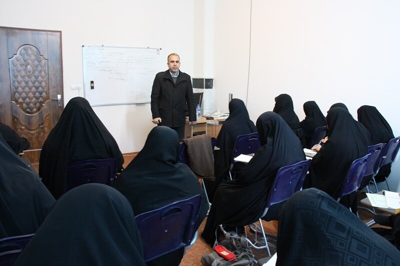 برگزاری دوره طرح جامع روانشناسی مربیان طرح امین خواهر در کرمانشاه +عکس