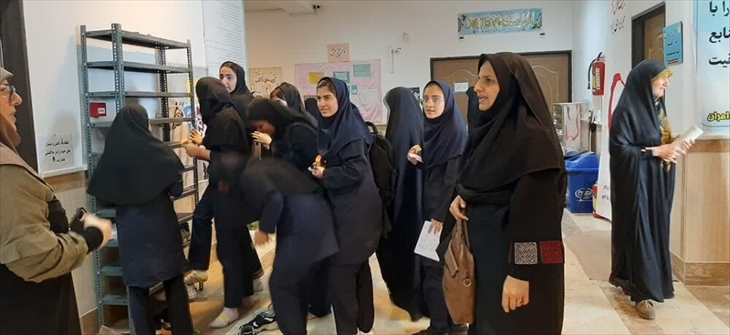 بازدید دانش‌آموزان محلاتی از مدرسه علمیه فاطمیه+ عکس