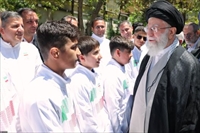 تفقد رهبرمعظم انقلاب ازافتخارآفرینان کاروان دانش‌آموزی امید ایران