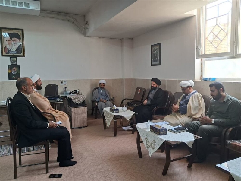 نشست کمیته هماهنگی حوزه علمیه و آموزش و پرورش در نائین+ عکس