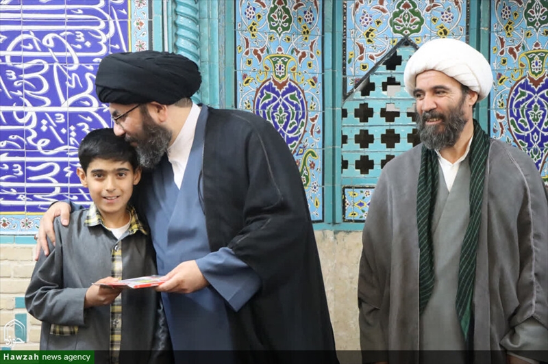 تصاویر/ حضور نماینده ولی فقیه  در جمع اولیای و دانش آموزان مدارس امین زنجان